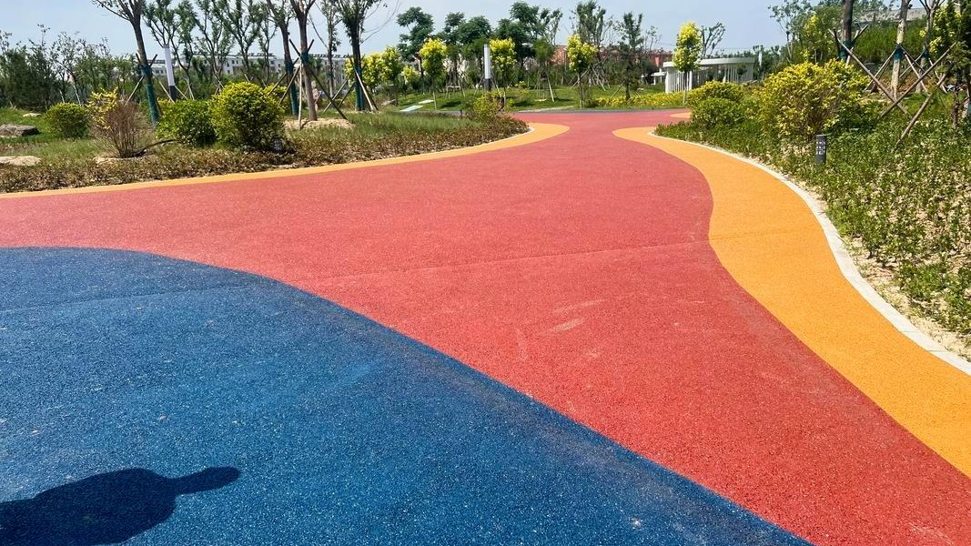 ?富萊德瀝青改色漆在公園與休閑區彩色瀝青路面的應用