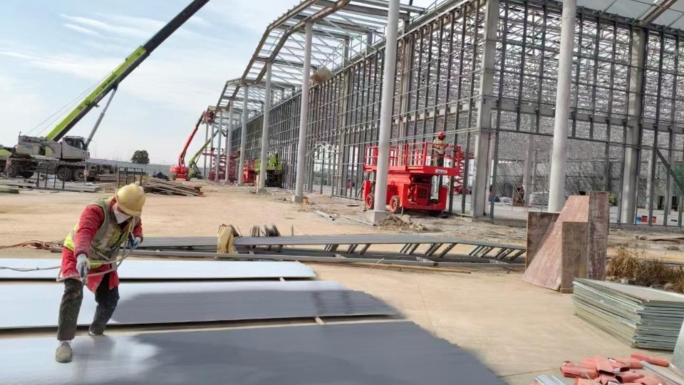 富萊德高性能防腐涂料：大型鋼結構廠房屋面防腐解決方案