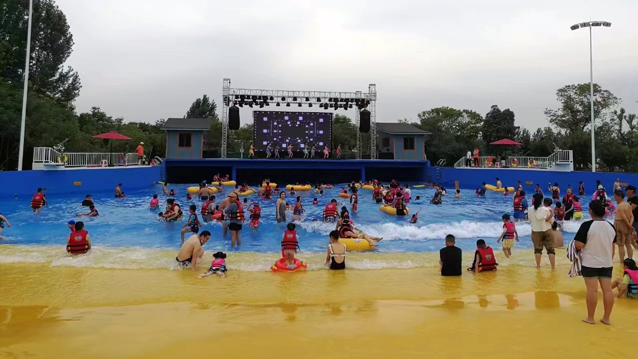 富萊德泳池漆為“模科·我的世界”水上樂園提供色彩持久且抗菌的泳池涂層