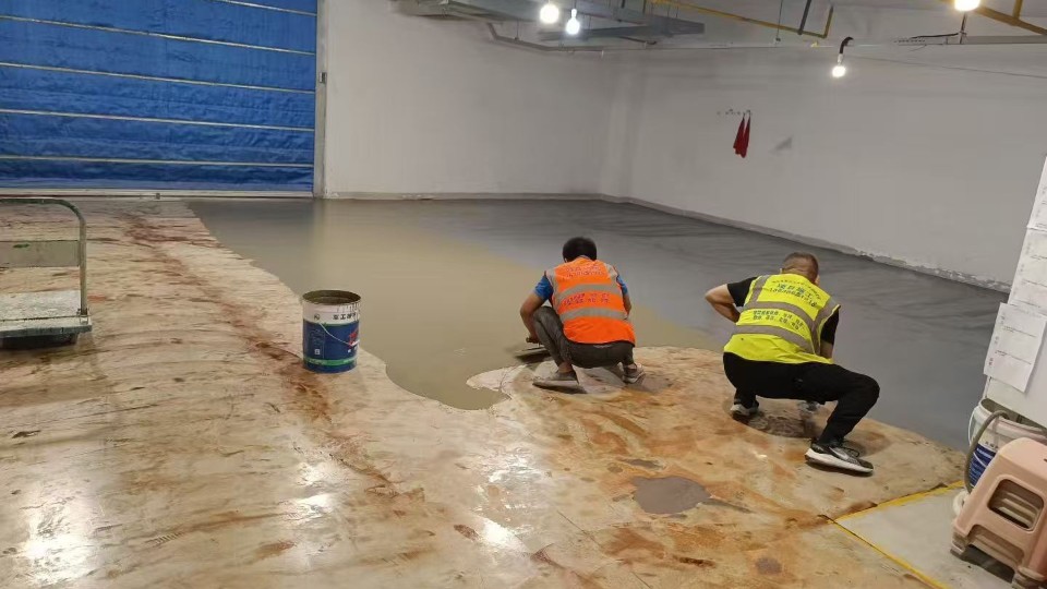 華為武漢基地地下室卸貨平臺超耐磨防滑地坪整體方案