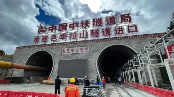 富萊德高性能防腐涂料為“世紀工程”CZ鐵路關鍵混凝土結構披上“柔性鎧甲”